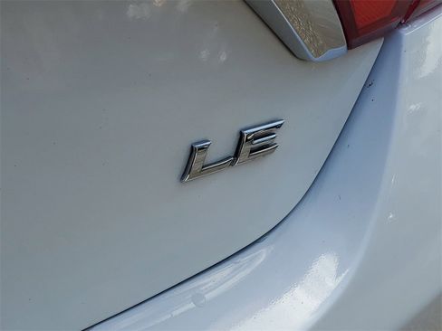 Used 2017 Toyota Camry LE image 10