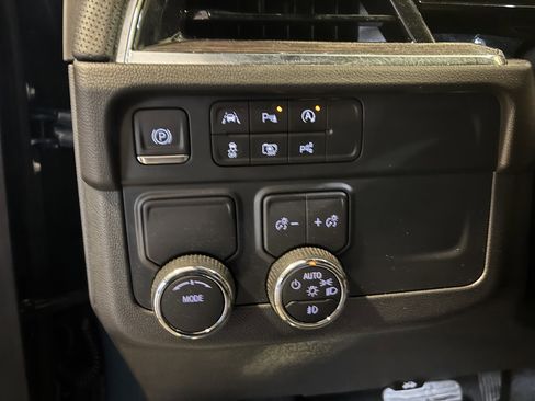 Used 2025 Chevrolet Tahoe Premier image 10