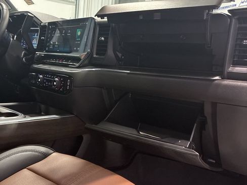 Used 2025 Chevrolet Silverado 2500 High Country w/ High Country Premium Package AWD/4WD image 61