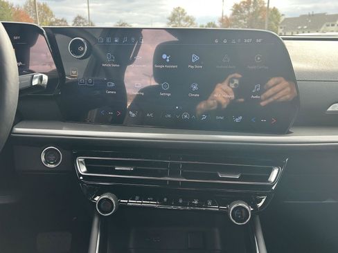 New 2026 Chevrolet Traverse LT w/ Driver Confidence Package image 32