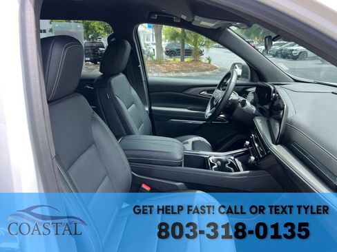 Used 2025 Chevrolet Traverse LT FWD image 28