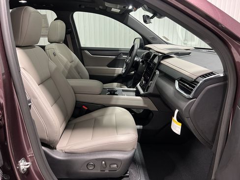 New 2026 GMC Acadia Elevation w/ Elevation Premium Package image 30