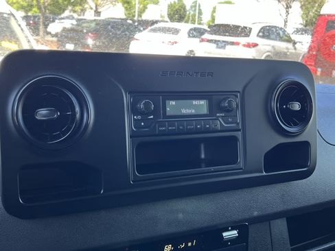 Used 2022 Mercedes-Benz Sprinter 2500 image 24