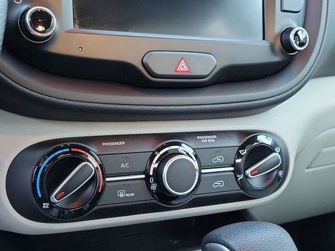 Used 2023 Kia Soul LX w/ LX Technology Package FWD image 22