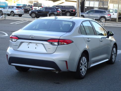Used 2021 Toyota Corolla LE image 7