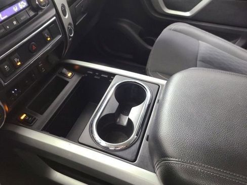 Used 2018 Nissan Titan SV w/ SV Convenience Package AWD/4WD image 32