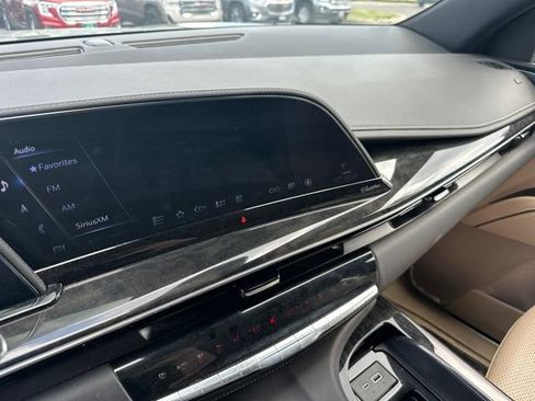 Used 2024 Cadillac Escalade Premium Luxury w/ Performance Package AWD/4WD image 9