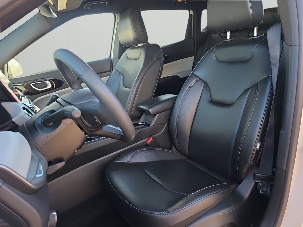 Used 2025 Jeep Compass Limited AWD/4WD image 10