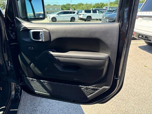 Certified 2023 Jeep Wrangler Sport AWD/4WD image 23