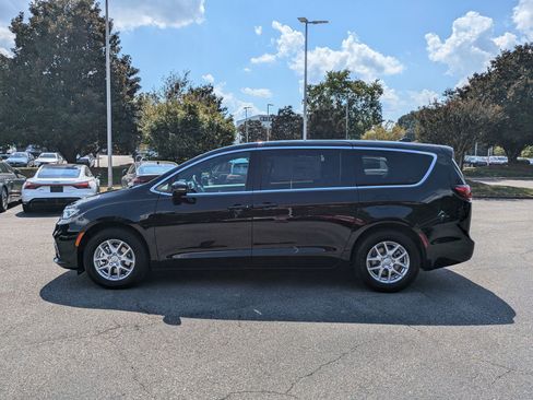 New 2026 Chrysler Pacifica Select image 8