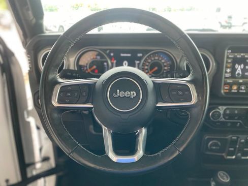 Used 2022 Jeep Wrangler Unlimited Sahara w/ Cold Weather Group AWD/4WD image 18