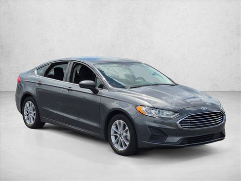 Used 2020 Ford Fusion SE FWD image 3