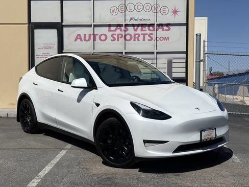 Used 2024 Tesla Model Y Long Range AWD/4WD image 2