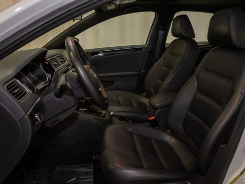 Used 2018 Volkswagen Jetta Sport image 10