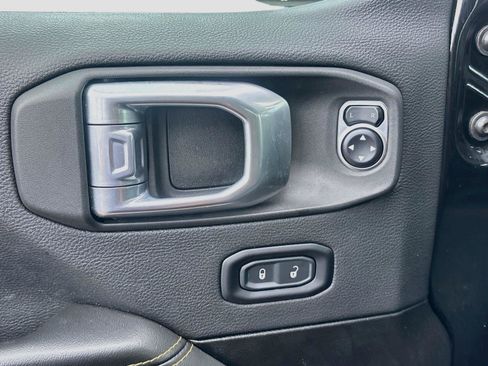 Used 2024 Jeep Wrangler Unlimited Sahara AWD/4WD image 17