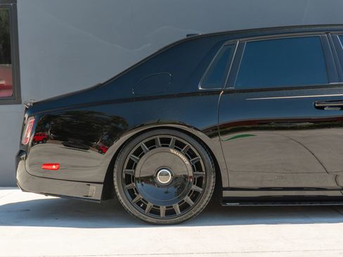 Used 2024 Rolls-Royce Phantom Sedan w/ The Phantom Package RWD image 42
