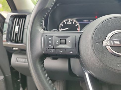 Used 2024 Nissan Pathfinder SV FWD image 17