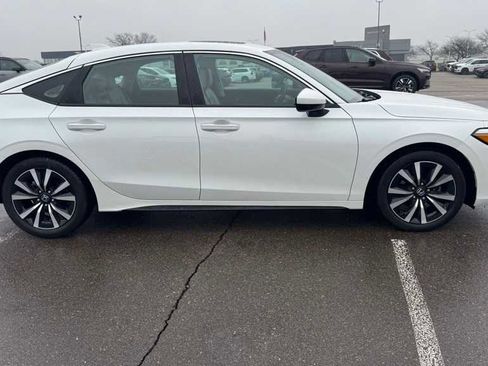 Used 2023 Honda Civic EX-L image 4