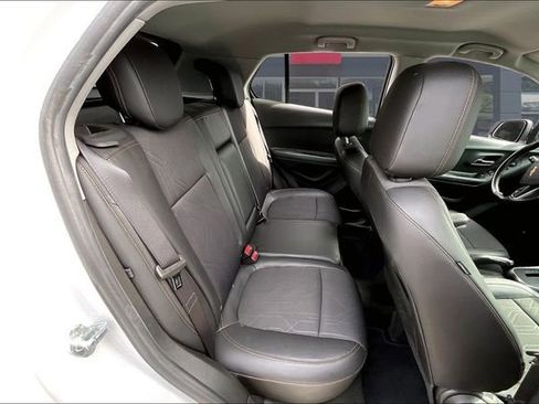 Used 2022 Chevrolet Trax LT w/ Redline Edition AWD/4WD image 25