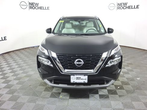 Used 2023 Nissan Rogue SV w/ SV Premium B Package image 2