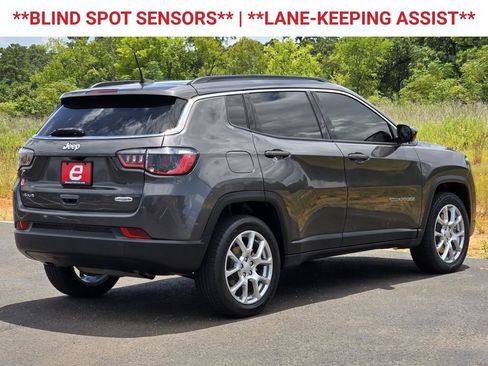 Used 2023 Jeep Compass Latitude w/ Sun and Sound Group AWD/4WD image 8
