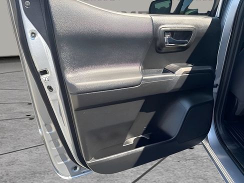 Used 2019 Toyota Tacoma TRD Sport AWD/4WD image 27