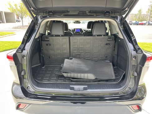 Certified 2024 Toyota Highlander XLE image 33