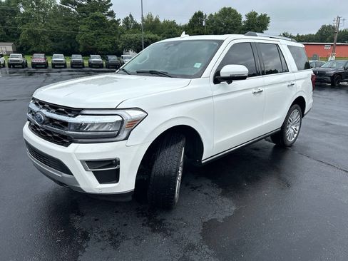 Used 2023 Ford Expedition Limited AWD/4WD image 3