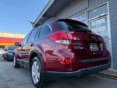 Used 2011 Subaru Outback 2.5i Limited image 5