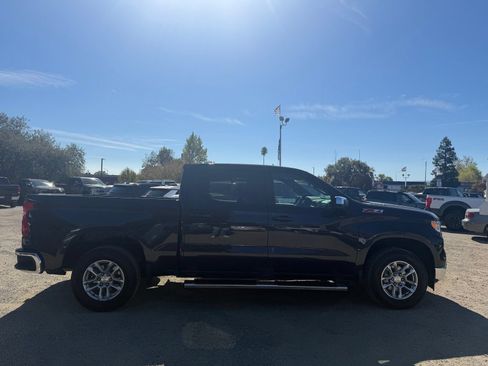 Used 2023 Chevrolet Silverado 1500 LT w/ Z71 Off-Road Package AWD/4WD image 6