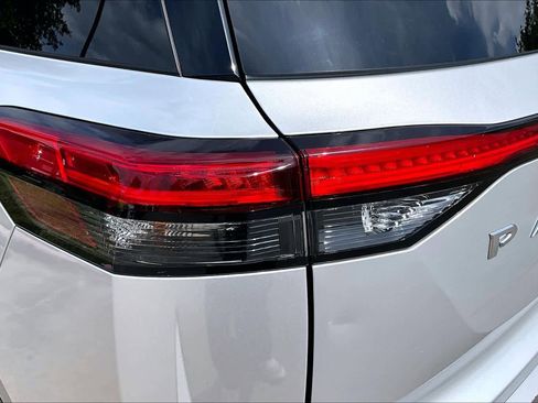 Used 2023 Nissan Pathfinder SL image 27