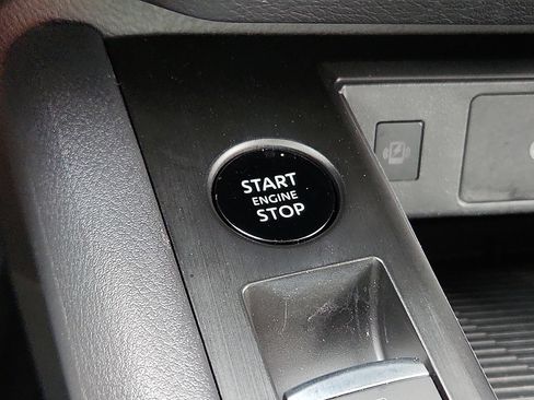 Used 2026 Nissan Kicks SV FWD image 19
