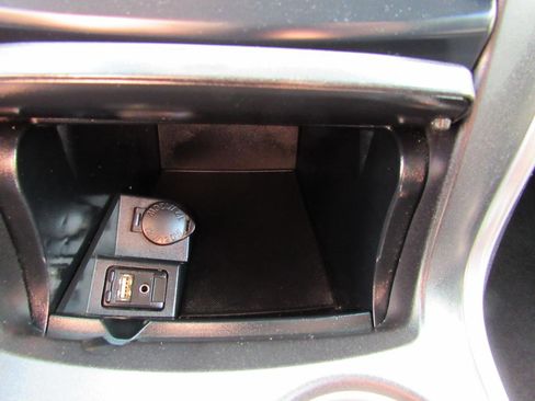 Used 2017 Toyota Camry SE w/ Moonroof Package image 19