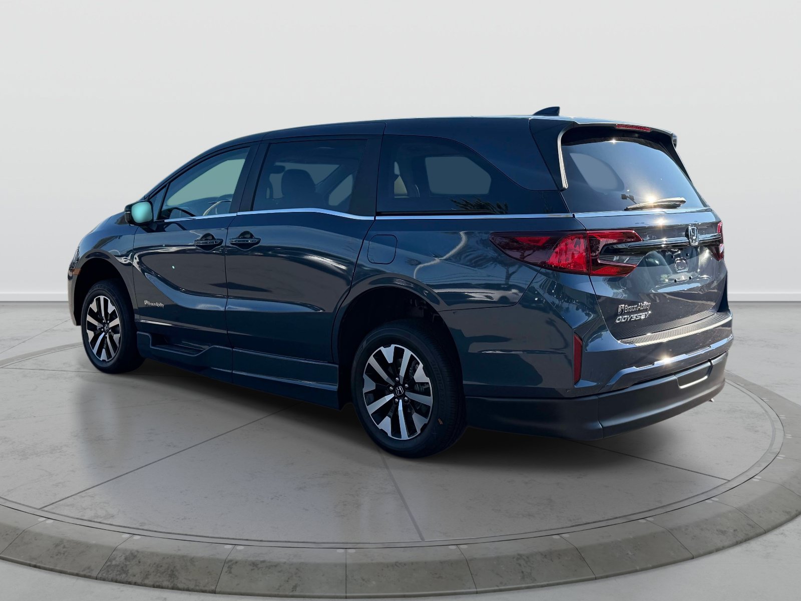 Used 2026 Honda Odyssey EX-L image 4