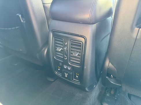 Used 2018 Jeep Grand Cherokee Limited w/ Luxury Group II image 13