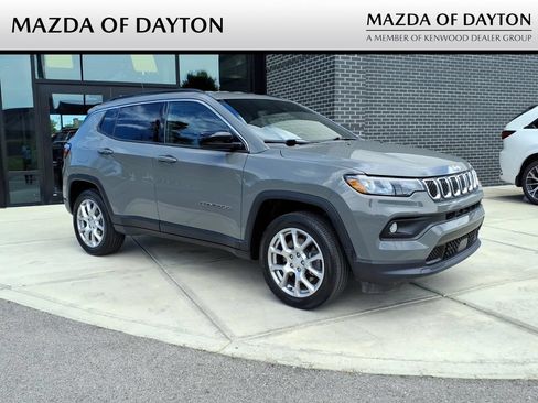 Used 2023 Jeep Compass Latitude AWD/4WD image 1