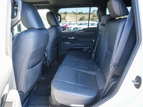 Used 2024 Lexus GX 550 w/ Cold Area Package AWD/4WD image 18