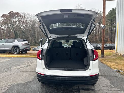 Used 2022 GMC Terrain SLE w/ Driver Convenience Package image 34