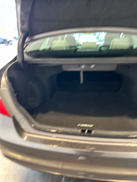 Used 2017 Toyota Camry XLE w/ Moonroof Package FWD image 9