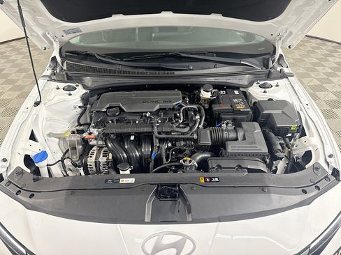 Used 2024 Hyundai Elantra SEL FWD image 39