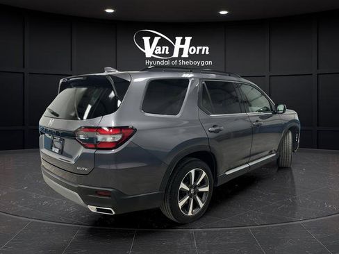 Used 2023 Honda Pilot Elite image 3