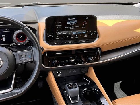 Used 2022 Nissan Rogue Platinum w/ Head-Up Display Package AWD/4WD image 9