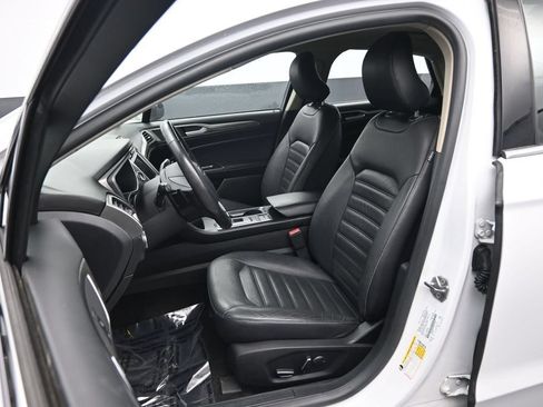 Used 2017 Ford Fusion SE w/ Fusion SE Technology Package FWD image 23