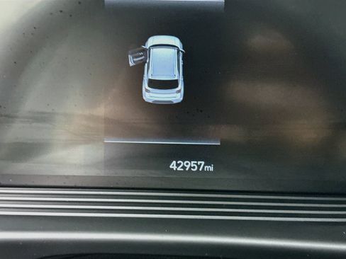 Used 2025 Hyundai Venue SEL FWD image 18