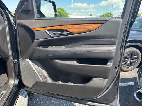 Used 2015 Cadillac Escalade ESV Luxury AWD/4WD image 36