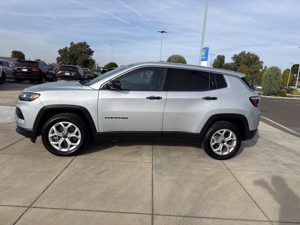 Used 2025 Jeep Compass Sport AWD/4WD image 12