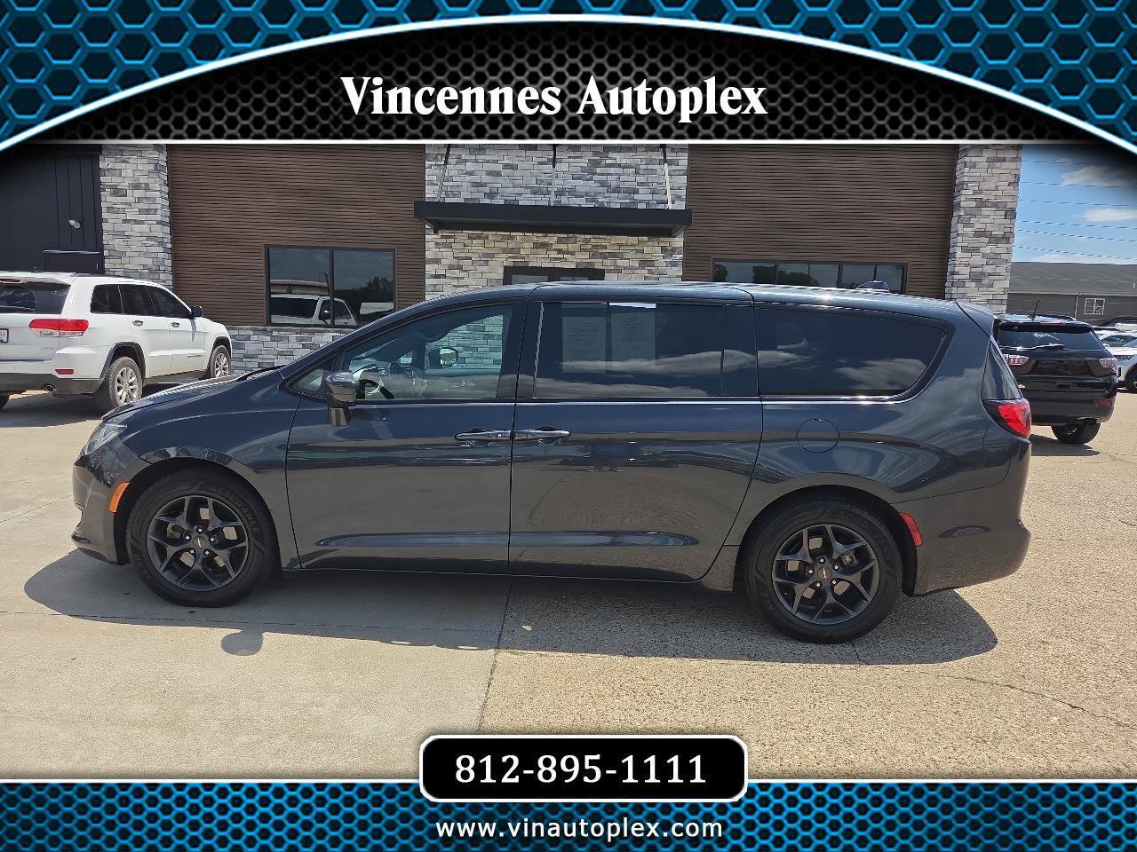 Used 2019 Chrysler Pacifica Touring Plus w/ S Appearance Package FWD image 1