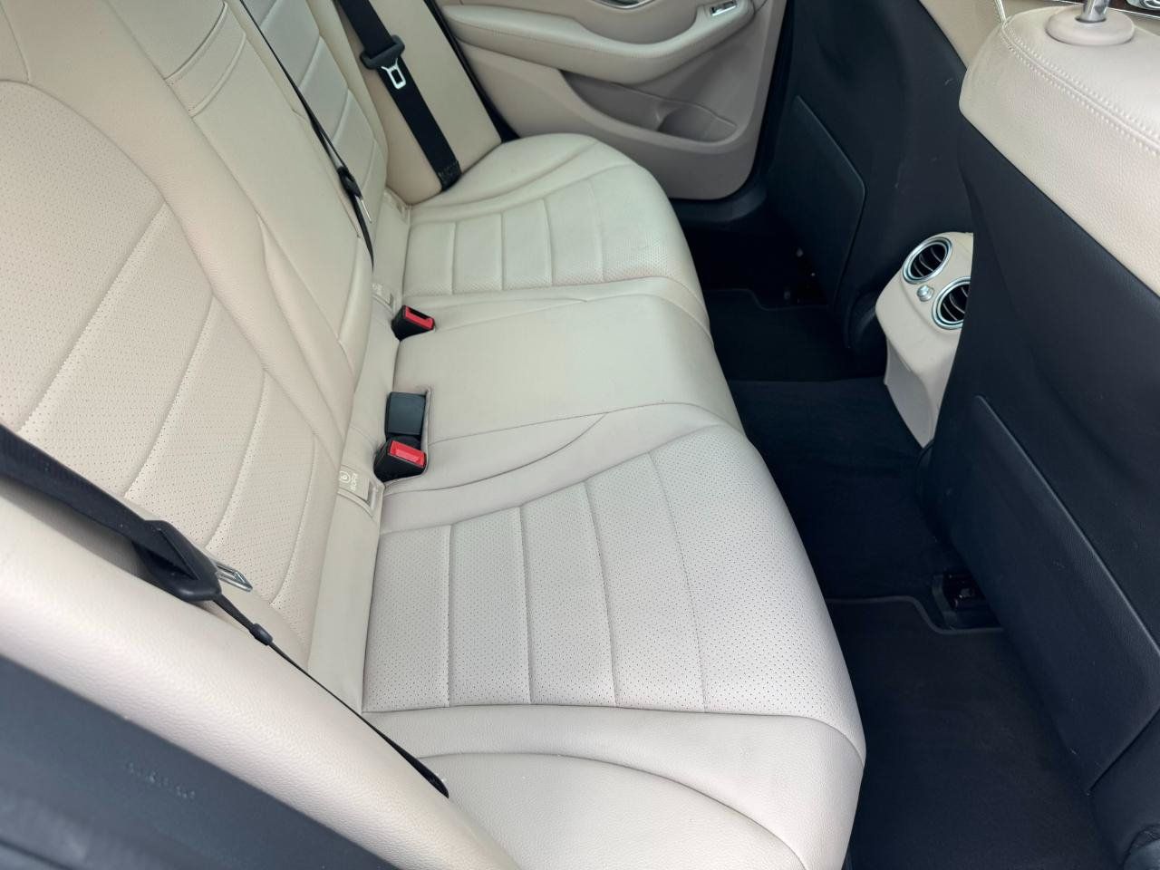 Used 2017 Mercedes-Benz C 300 Sedan image 27