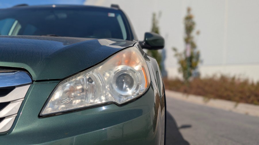 Used 2011 Subaru Outback 2.5i Premium w/ All-Weather Pkg AWD/4WD image 12