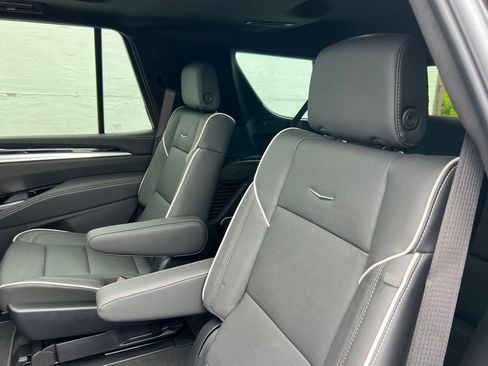 New 2026 Cadillac Escalade Sport w/ LPO, ONYX Package AWD/4WD image 18